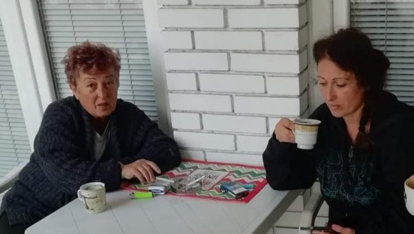 ИСПОВЕСТ МАРИЈЕ РАСЕЉЕНЕ ИЗ ПРИШТИНЕ: После две деценије ушла је у стан који су узурпирали Албанци Умало нисам умрла од шока ИСПОВЕСТ МАРИЈЕ РАСЕЉЕНЕ ИЗ ПРИШТИНЕ: После две деценије ушла је у стан који су узурпирали Албанци Умало нисам умрла од шока