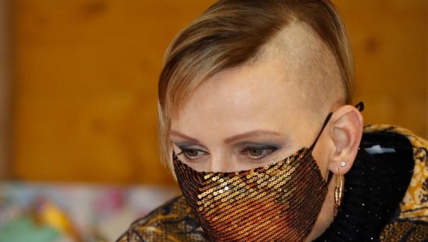 ШТА ЈЕ ИСТИНА: Нове тврдње - Шарлин од Монака се крије због неуспеле пластичне операције и страшних ожиљака на лицу? (ВИДЕО) ШТА ЈЕ ИСТИНА: Нове тврдње - Шарлин од Монака се крије због неуспеле пластичне операције и страшних ожиљака на лицу? (ВИДЕО)