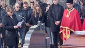 KAKO REĆI ZBOGOM? Dragan Bjelogrlić održao potresan govor na sahrani Marka Živića KAKO REĆI ZBOGOM? Dragan Bjelogrlić održao potresan govor na sahrani Marka Živića