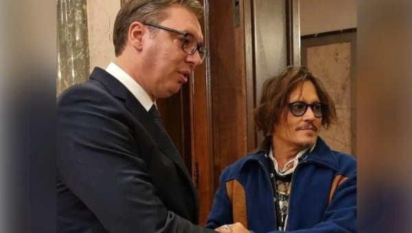 ХВАЛА, ДРАГИ ЏОНИ Вучић одао признање славном глумцу за промовисање Србије (ФОТО) ХВАЛА, ДРАГИ ЏОНИ Вучић одао признање славном глумцу за промовисање Србије (ФОТО)