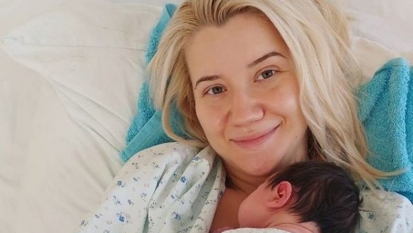 РОДИЛА СЕ ХАНА: Денсер Хуса из Бит стрита добио ћеркицу РОДИЛА СЕ ХАНА: Денсер Хуса из Бит стрита добио ћеркицу