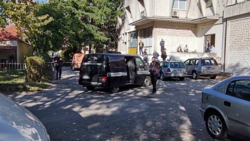 ORUŽANA PLJAČKA U NIKŠIĆU: Ranjen radnik obezbeđenja, razbojnici sa plenom pobegli džipom ORUŽANA PLJAČKA U NIKŠIĆU: Ranjen radnik obezbeđenja, razbojnici sa plenom pobegli džipom