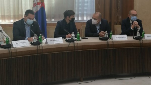 СЕДНИЦА КРИЗНОГ ШТАБА: Детаљно о ковид пропусницама СЕДНИЦА КРИЗНОГ ШТАБА: Детаљно о ковид пропусницама