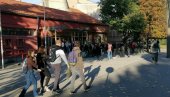 РОДИТЕЉИ СВЕ ВИШЕ ИЗБЕГАВАЈУ РОДИТЕЉСКЕ САСТАНКЕ: Нови тренд у српским средњим школама РОДИТЕЉИ СВЕ ВИШЕ ИЗБЕГАВАЈУ РОДИТЕЉСКЕ САСТАНКЕ: Нови тренд у српским средњим школама