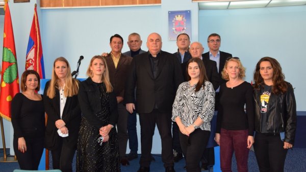 ПРЕДАХ ИЗ „ЦРВЕНЕ ЗОНЕ“: У организацији Скупштине града Јагодина у Хургаду путује 125 здравствених радника ПРЕДАХ ИЗ „ЦРВЕНЕ ЗОНЕ“: У организацији Скупштине града Јагодина у Хургаду путује 125 здравствених радника