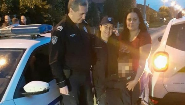 СРЕЋАН КРАЈ ПОТРАГЕ: Пронађен дечак (5) који се изгубио у њивама код Руме док је пратио пса СРЕЋАН КРАЈ ПОТРАГЕ: Пронађен дечак (5) који се изгубио у њивама код Руме док је пратио пса