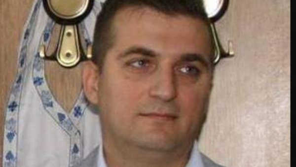 РАЗРЕДНИ СТАРЕШИНА ПРЕМИНУЛОГ ДЕЧАКА: Схватио сам да ћу морати да станем пред децу и да им саопштим да њиховог друга више нема РАЗРЕДНИ СТАРЕШИНА ПРЕМИНУЛОГ ДЕЧАКА: Схватио сам да ћу морати да станем пред децу и да им саопштим да њиховог друга више нема