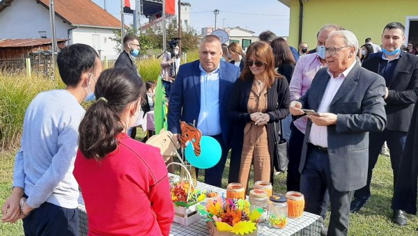 ЈЕДНИ НАУЧИЛИ ПРВЕ РЕЧИ, ДРУГИ НАЧИНИЛИ ПРВЕ КОРАКЕ: Шест година Дневног центра за децу са посебним потребама у Модричи (ФОТО) ЈЕДНИ НАУЧИЛИ ПРВЕ РЕЧИ, ДРУГИ НАЧИНИЛИ ПРВЕ КОРАКЕ: Шест година Дневног центра за децу са посебним потребама у Модричи (ФОТО)