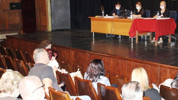 ДАЈУ ЗЕМЉИШТЕ ЗА ИЗГРАДЊУ? Одборници у Параћину сутра ће разматрати предлог одлуке за отуђење парцеле у Индустријској зони „Змич“ ДАЈУ ЗЕМЉИШТЕ ЗА ИЗГРАДЊУ? Одборници у Параћину сутра ће разматрати предлог одлуке за отуђење парцеле у Индустријској зони „Змич“