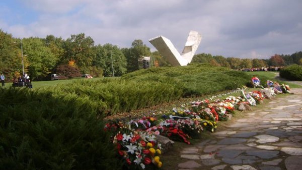 ШУМАРИЦЕ - ВЕЧНА РАНА: У Крагујевцу се данас обележава 80 година од стравичног нацистичког злочина из Другог светског рата ШУМАРИЦЕ - ВЕЧНА РАНА: У Крагујевцу се данас обележава 80 година од стравичног нацистичког злочина из Другог светског рата
