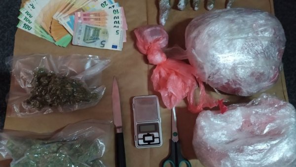 ДИЛОВАО МАРИХУАНУ: У Будви ухапшен Никшићанин ДИЛОВАО МАРИХУАНУ: У Будви ухапшен Никшићанин