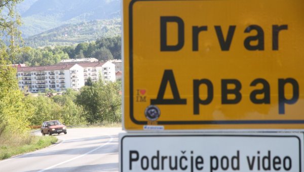 СВЕ ЧЕШЋЕ НАПАДАЈУ СТАДА: Чопор вукова у близини кућа у селима око Дрвара СВЕ ЧЕШЋЕ НАПАДАЈУ СТАДА: Чопор вукова у близини кућа у селима око Дрвара