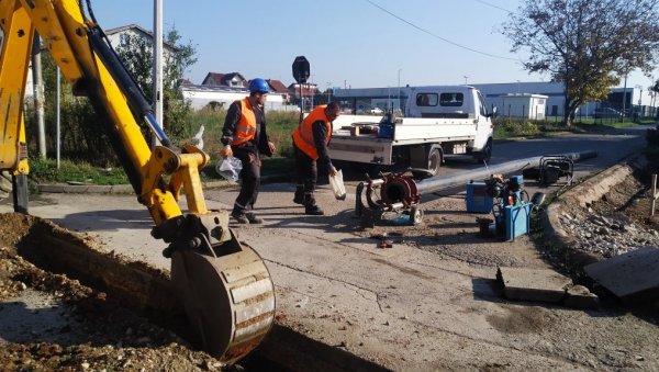 ВЕЛИКА ИНВЕСТИЦИЈА У ПАРАЋИНУ: При крају замена азбестних водоводних цеви у Нишкој улици ВЕЛИКА ИНВЕСТИЦИЈА У ПАРАЋИНУ: При крају замена азбестних водоводних цеви у Нишкој улици