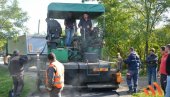 ЧЕТИРИ КИЛОМЕТРА НОВОГ ПУТА: Радове у Боки испратио председник општине Сечањ ЧЕТИРИ КИЛОМЕТРА НОВОГ ПУТА: Радове у Боки испратио председник општине Сечањ