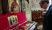 ВУЧИЋ У ПОСЕТИ МАНАСТИРУ РАВАНИЦА: Целивао сам мошти нашег светог Кнеза Лазара (ФОТО) ВУЧИЋ У ПОСЕТИ МАНАСТИРУ РАВАНИЦА: Целивао сам мошти нашег светог Кнеза Лазара (ФОТО)