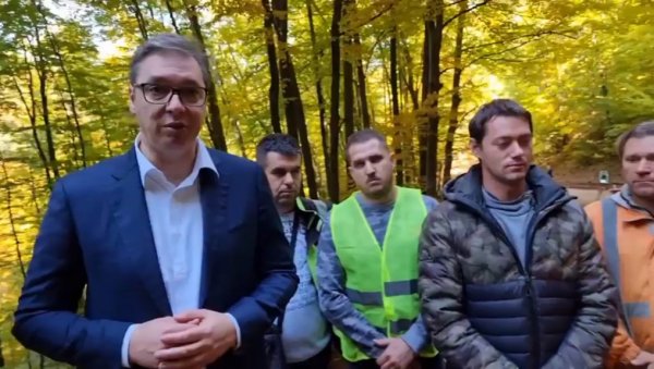 ВУЧИЋ ОБИШАО РАДНИКЕ: Поносан сам на чињеницу да радимо више путева него икад у српској историји ВУЧИЋ ОБИШАО РАДНИКЕ: Поносан сам на чињеницу да радимо више путева него икад у српској историји