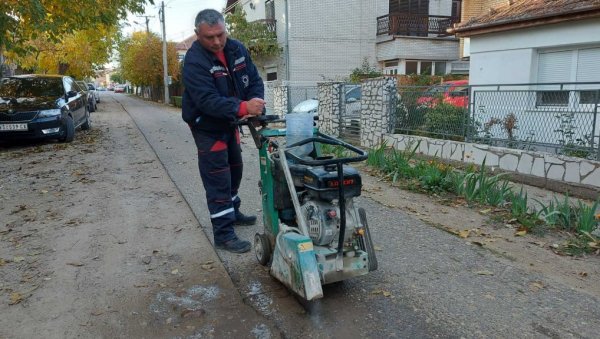БИХАЋКА УЛИЦА ДОБИЈА НОВИ АСФАЛТ: Након уградње савремене водоводне мреже, стижу нови радови БИХАЋКА УЛИЦА ДОБИЈА НОВИ АСФАЛТ: Након уградње савремене водоводне мреже, стижу нови радови