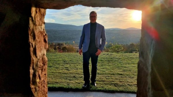 ВУЧИЋ ПОРУЧИО: Наша Србија толико лепа да једноставно не можете да јој одолите (ФОТО) ВУЧИЋ ПОРУЧИО: Наша Србија толико лепа да једноставно не можете да јој одолите (ФОТО)