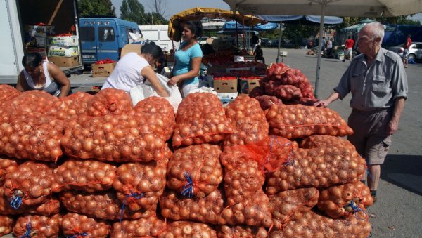 НА ВЕЛИКО НАЈПРОДАВАНИЈИ ЦРНИ ЛУК: Промет увећан за 50 одсто НА ВЕЛИКО НАЈПРОДАВАНИЈИ ЦРНИ ЛУК: Промет увећан за 50 одсто