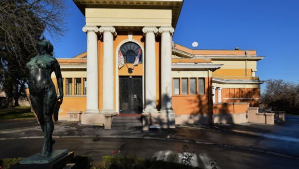 БИЋЕ ВРАЋЕНИ ГОЛУБОВИ: Склоњени делови са фонтане Буђење биће враћени у априлу БИЋЕ ВРАЋЕНИ ГОЛУБОВИ: Склоњени делови са фонтане Буђење биће враћени у априлу