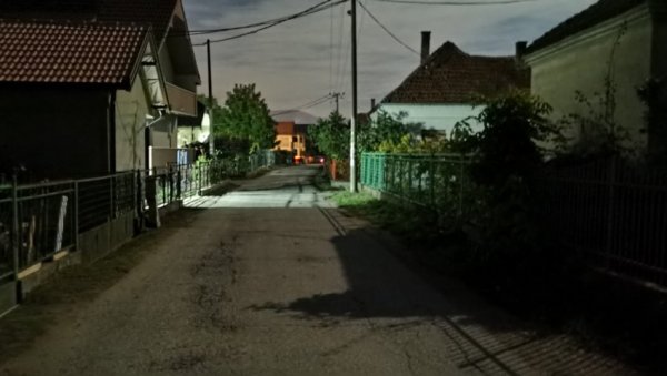 МЕШТАНИ МОРАВЦА ПРЕСТРАВЉЕНИ: Село сабласно мрачно, људи у шоку после хапшења осумњиченог за убиство породице Ђокић! (ФОТО) МЕШТАНИ МОРАВЦА ПРЕСТРАВЉЕНИ: Село сабласно мрачно, људи у шоку после хапшења осумњиченог за убиство породице Ђокић! (ФОТО)