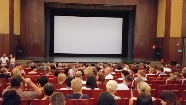 МОЖЕТЕ ЛИ У БИОСКОП БЕЗ КОВИД ПРОПУСНИЦЕ? Ево да ли ће се нова мера примењивати у свим затвореним просторима МОЖЕТЕ ЛИ У БИОСКОП БЕЗ КОВИД ПРОПУСНИЦЕ? Ево да ли ће се нова мера примењивати у свим затвореним просторима