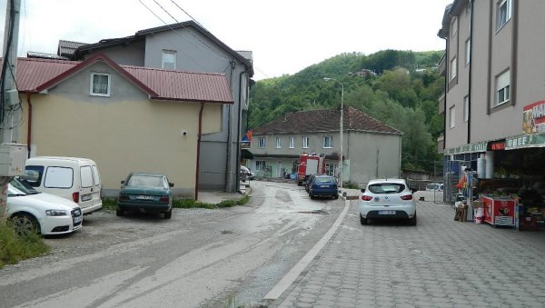ДЕТАЉИ НЕЗАПАМЋЕНЕ ТРАГЕДИЈЕ: Убио супругу, ранио ћерку, побегао па извршио самоубиство ДЕТАЉИ НЕЗАПАМЋЕНЕ ТРАГЕДИЈЕ: Убио супругу, ранио ћерку, побегао па извршио самоубиство