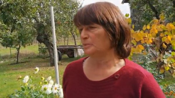 НИСМО НИ ЗНАЛИ ДА СУ У СРОДСТВУ! Комшиница убијених Ђокића у шоку након што је рођак породице осумњичен за страшан злочин (ВИДЕО) НИСМО НИ ЗНАЛИ ДА СУ У СРОДСТВУ! Комшиница убијених Ђокића у шоку након што је рођак породице осумњичен за страшан злочин (ВИДЕО)