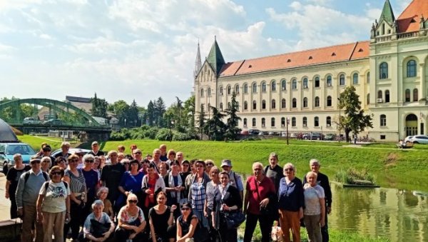 БЕСПЛАТНИ ИЗЛЕТИ ЗА ПЕНЗИОНЕРЕ: Земун брине о најстаријима БЕСПЛАТНИ ИЗЛЕТИ ЗА ПЕНЗИОНЕРЕ: Земун брине о најстаријима