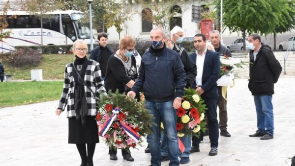 ГОДИШЊИЦА ОСЛОБОЂЕЊА ЗЕМУНА: Венци на споменик палим борцима у Другом светском рату ГОДИШЊИЦА ОСЛОБОЂЕЊА ЗЕМУНА: Венци на споменик палим борцима у Другом светском рату