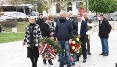 ГОДИШЊИЦА ОСЛОБОЂЕЊА ЗЕМУНА: Венци на споменик палим борцима у Другом светском рату ГОДИШЊИЦА ОСЛОБОЂЕЊА ЗЕМУНА: Венци на споменик палим борцима у Другом светском рату