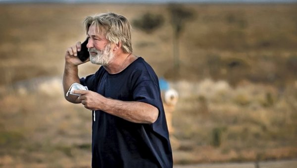 КРАЈ САГЕ: Окончано суђење Алеку Болдвину за убиство из нехата, ово је пресуда КРАЈ САГЕ: Окончано суђење Алеку Болдвину за убиство из нехата, ово је пресуда