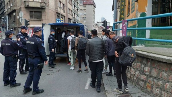 СПРОВЕДЕНИ УПРИХВАТНЕ ЦЕНТРЕ: На Старом граду и Савском венцу пронађен 91 илегални мигрант СПРОВЕДЕНИ УПРИХВАТНЕ ЦЕНТРЕ: На Старом граду и Савском венцу пронађен 91 илегални мигрант