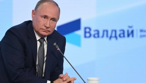 НЕКА ПРОБАЈУ ДА НАС ОГРАНИЧЕ: Путин на међународном форуму Валдај у Сочију рекао да се постојећи модел капитализма исцрпео НЕКА ПРОБАЈУ ДА НАС ОГРАНИЧЕ: Путин на међународном форуму Валдај у Сочију рекао да се постојећи модел капитализма исцрпео