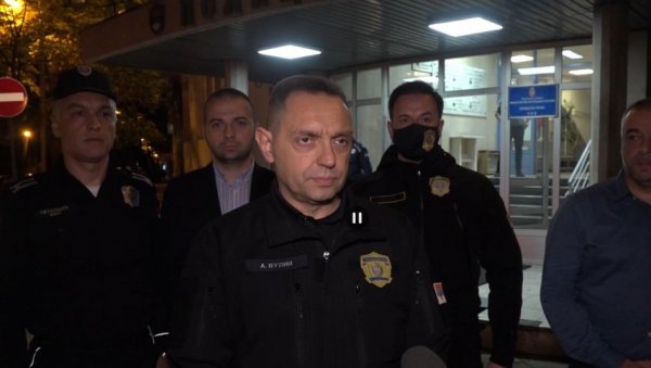 ОГЛАСИО СЕ МИНИСТАР ВУЛИН: Нове информације о истрази убиства породице Ђокић ОГЛАСИО СЕ МИНИСТАР ВУЛИН: Нове информације о истрази убиства породице Ђокић