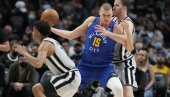 SKLONITE SE DA PROĐE MVP: Nikola Jokić razbio San Antonio Sparse (VIDEO) SKLONITE SE DA PROĐE MVP: Nikola Jokić razbio San Antonio Sparse (VIDEO)