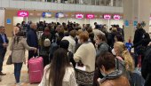 ЗДРАВСТВЕНИ РАДНИЦИ КРЕНУЛИ ПУТ ЕГИПТА: Палма их испратио са аеродрома Никола Тесла ЗДРАВСТВЕНИ РАДНИЦИ КРЕНУЛИ ПУТ ЕГИПТА: Палма их испратио са аеродрома Никола Тесла