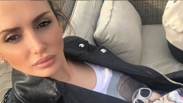 ОТПУШТАЛА САМ РАДНИКЕ АКО МЕ ПОПРЕКО ПОГЛЕДАЈУ: Емина Јаховић признала - Сада контролишем свој его ОТПУШТАЛА САМ РАДНИКЕ АКО МЕ ПОПРЕКО ПОГЛЕДАЈУ: Емина Јаховић признала - Сада контролишем свој его