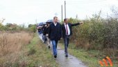 ПОЧИЊЕ БУШЕЊЕ НОВОГ БУНАРА У НЕУЗИНИ: Игор Мировић уручио средства за почетак радова ПОЧИЊЕ БУШЕЊЕ НОВОГ БУНАРА У НЕУЗИНИ: Игор Мировић уручио средства за почетак радова