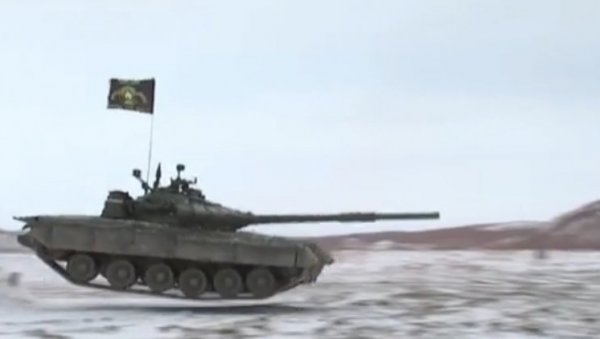 РУСИЈА ЈАЧА ОДБРАНУ ПАЦИФИЧКЕ ОБАЛЕ: Стигло преко 20 „летећих“ тенкова (ВИДЕО) РУСИЈА ЈАЧА ОДБРАНУ ПАЦИФИЧКЕ ОБАЛЕ: Стигло преко 20 „летећих“ тенкова (ВИДЕО)