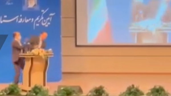 ПОЈАВИО СЕ СНИМАК ШАМАРАЊА ИРАНСКОГ ГУВЕРНЕРА: Погледајте како је изгледао скандал о коме прича цео свет (ВИДЕО) ПОЈАВИО СЕ СНИМАК ШАМАРАЊА ИРАНСКОГ ГУВЕРНЕРА: Погледајте како је изгледао скандал о коме прича цео свет (ВИДЕО)