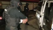УХАПШЕН МИРСАД ХАЛИЛОВИЋ! Напао жену мачетом, па пуцао на Жандармерију УХАПШЕН МИРСАД ХАЛИЛОВИЋ! Напао жену мачетом, па пуцао на Жандармерију