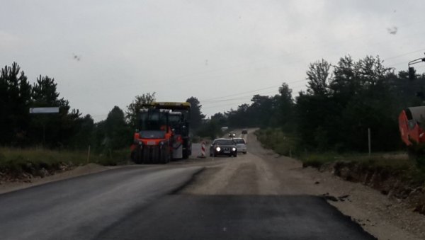 ЗБОГ РАДОВА ОБУСТАВА САОБРАЋАЈА: Измењен режим на путевима око Пљеваља ЗБОГ РАДОВА ОБУСТАВА САОБРАЋАЈА: Измењен режим на путевима око Пљеваља