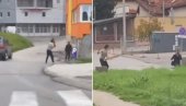 ДРАМАТИЧНЕ СЦЕНЕ: Мигранти се потукли испред зграде суда, један дохватио летву (ВИДЕО) ДРАМАТИЧНЕ СЦЕНЕ: Мигранти се потукли испред зграде суда, један дохватио летву (ВИДЕО)