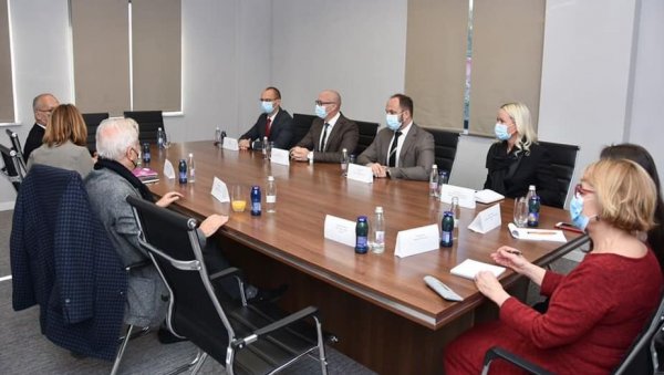 ПРИМЕНИТИ ПОСТИГНУТЕ СПОРАЗУМЕ: Представници Српске листе са члановима Европског савета за спољне послове ПРИМЕНИТИ ПОСТИГНУТЕ СПОРАЗУМЕ: Представници Српске листе са члановима Европског савета за спољне послове