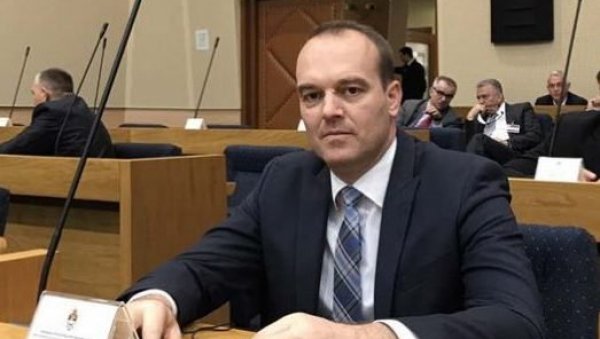 САРАЈЕВУ СМЕТАЈУ СРПСКЕ ИНВЕСТИЦИЈЕ: Након три месеца очекује се одлука комисије о концесији БиХ о изградњи ХЕ на Дрини САРАЈЕВУ СМЕТАЈУ СРПСКЕ ИНВЕСТИЦИЈЕ: Након три месеца очекује се одлука комисије о концесији БиХ о изградњи ХЕ на Дрини