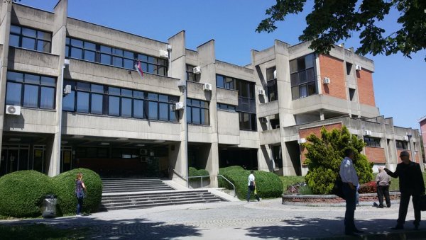 ШЕСТ ГОДИНА УЗНЕМИРАВАО ШТИЋЕНИЦУ? У Сремској Митровици почело суђење Мирку М. оптуженом за обљубу ШЕСТ ГОДИНА УЗНЕМИРАВАО ШТИЋЕНИЦУ? У Сремској Митровици почело суђење Мирку М. оптуженом за обљубу