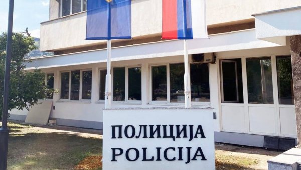 ПРОНАЂЕНО ТЕЛО У СТАНУ У ЦЕНТРУ НОВОГ ПАЗАРА: Сумња се да је мушкарац преминуо од предозирања ПРОНАЂЕНО ТЕЛО У СТАНУ У ЦЕНТРУ НОВОГ ПАЗАРА: Сумња се да је мушкарац преминуо од предозирања