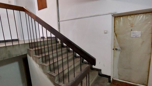 ПРЕТИЛА ДА ЋЕ ДА МИ ЗАПАЛИ СТАН: Први комшија о жени која је ухапшена због убиства мужа (ФОТО) ПРЕТИЛА ДА ЋЕ ДА МИ ЗАПАЛИ СТАН: Први комшија о жени која је ухапшена због убиства мужа (ФОТО)