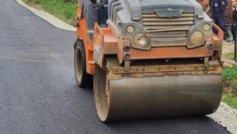 POPRAVKE, PA ASFLAT: Počela sanacija Ulice Stevana Filipovića na Čukarici, a posao planiran u dve faze POPRAVKE, PA ASFLAT: Počela sanacija Ulice Stevana Filipovića na Čukarici, a posao planiran u dve faze